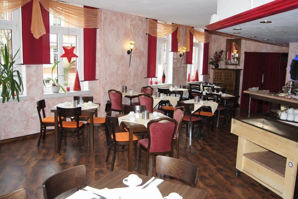 Hotel "Drei Rosen" Ohg Regina & Hans - Peter Fassbinder Leinefelde-Worbis Ngoại thất bức ảnh